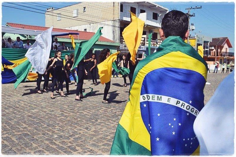 Imagem mostra parte do desfile no município no ano de 2019. Foto: Ilustração/Divulgação