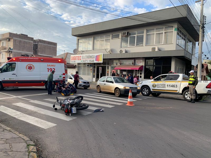 Condutor de uma moto recebeu atendimento por parte de socorristas do SAMU