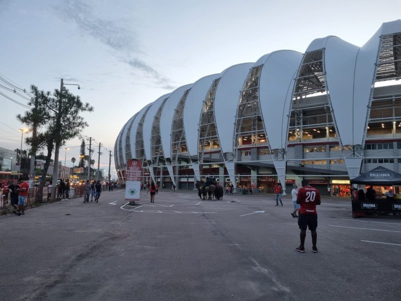 09.03.2022 beira rio - estadio do internacional - torcida - jogo dupla grenal - foto airton lemos