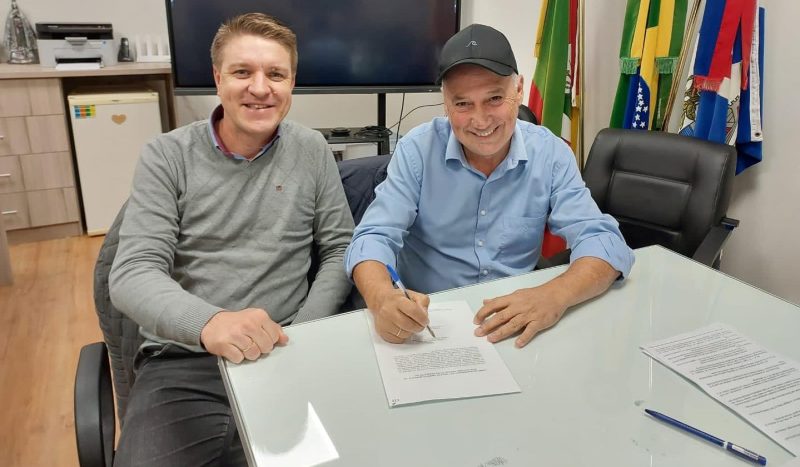 Tiago Szortyka assume a Prefeitura de Dom Feliciano