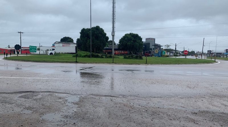 Imagem mostra entrada de Camaquã em um dia de chuva