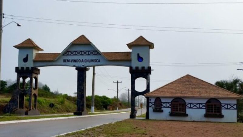 Imagem mostra a entrada do município de Chuvisca