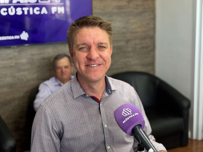 Tiago Szortyka (PSB), prefeito eleito de Dom Feliciano, concede entrevista para Rádio Acústica FM