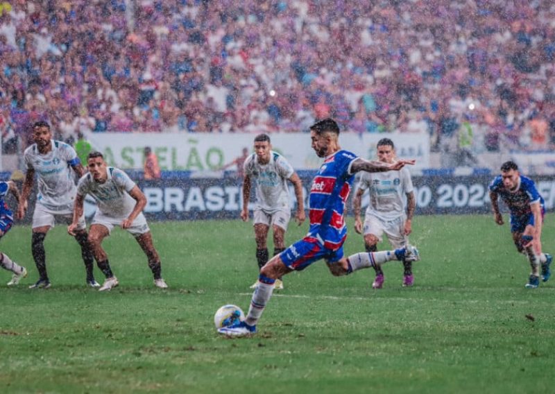 Grêmio segue em queda e perde para o Fortaleza