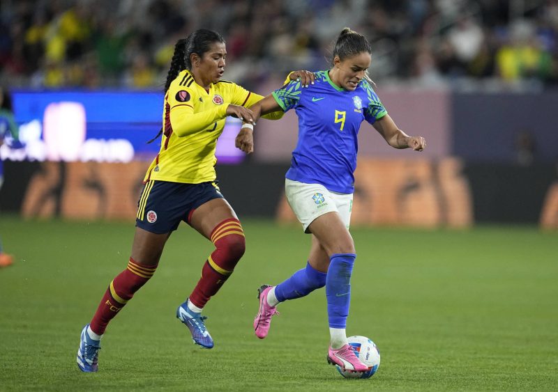 Seleção feminina de futebol vence e se classifica na Copa Ouro