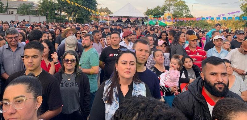 Imagem mostra grande público que prestigiou o evento na prainha. Foto: Valério Weege/Acústica FM