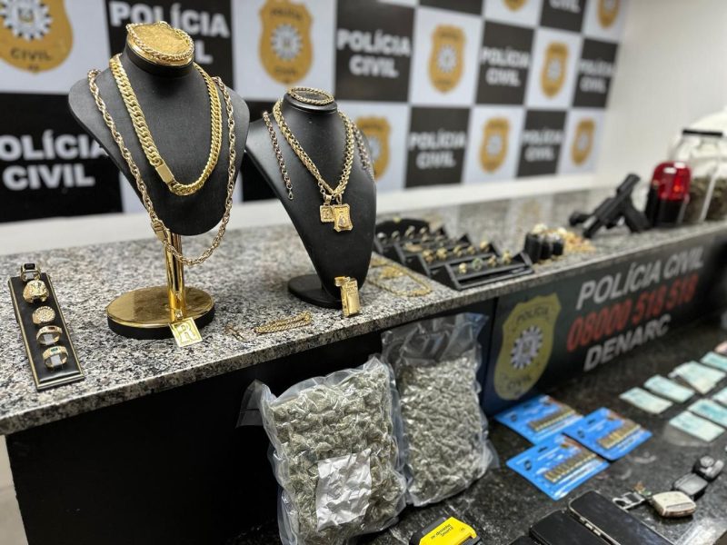 Homem é preso em flagrante na zona norte de Porto Alegre por tráfico de drogas e venda de joias