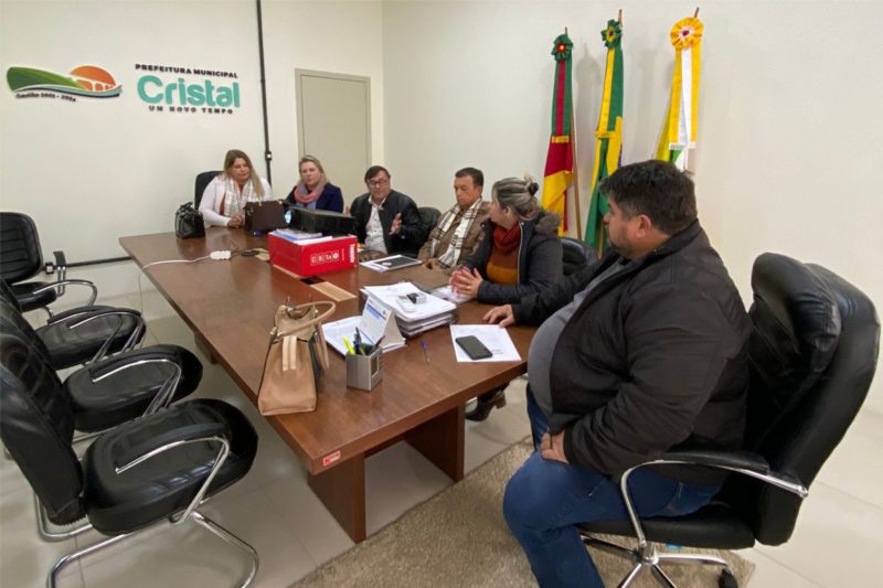 Reunião sobre o assunto foi realizada nesta semana em Cristal. Foto: Divulgação