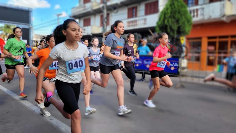 Corrida infantil reúne dezenas de crianças em Camaquã