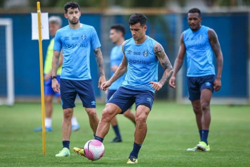 Monsalve ou Cristaldo? Grêmio pode mudar o meio-campo