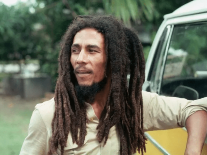 Hoje na história – 03 de dezembro – Bob Marley sofre tentativa de assassinato e primeiro SMS é enviado