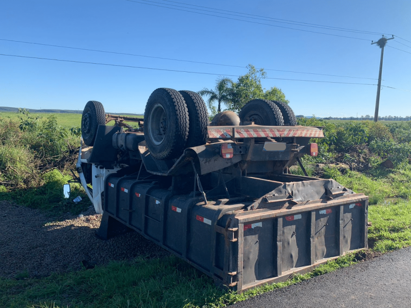 PRF confirma embriaguez de motorista que tombou caçamba em Camaquã