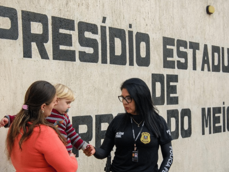 Policial penal salva criança engasgada em frente ao presídio em Arroio do Meio