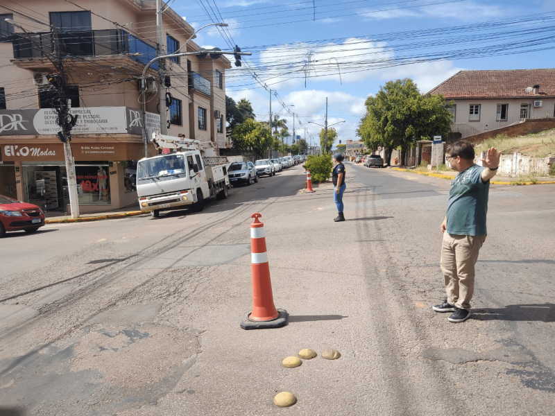 ATENÇÃO: sinaleira desligada na Avenida Olavo Moraes