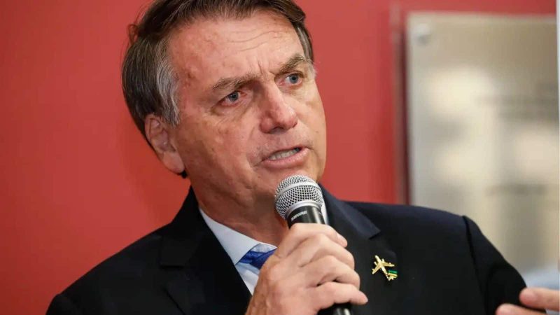 Bolsonaro reitera que não deixará o Brasil e defende sua inocência