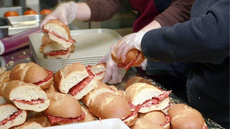 Carnaval: o que você precisa saber antes de consumir alimentos na rua