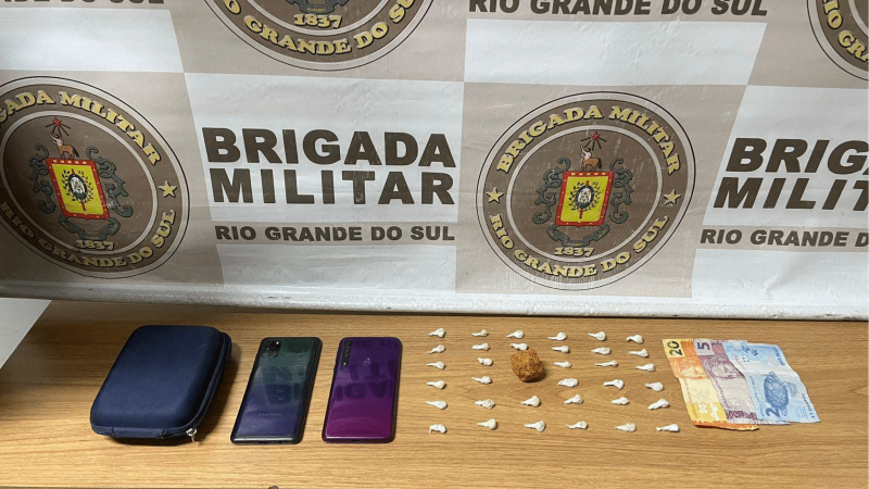 Brigada Militar prende homem e apreende adolescente por tráfico de drogas em Camaquã