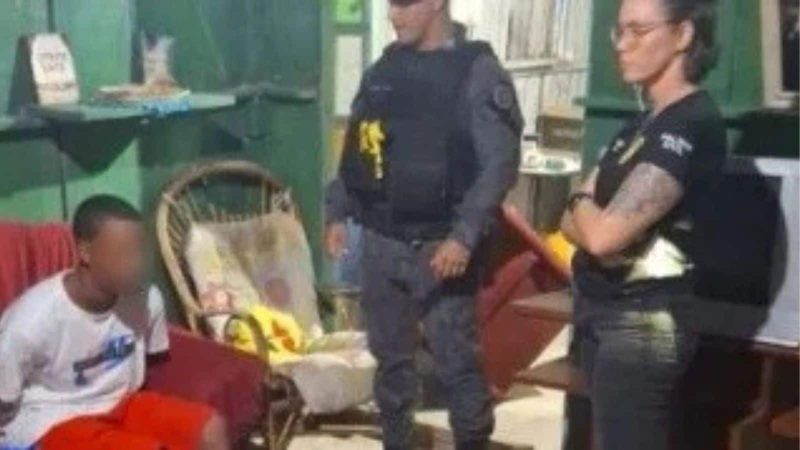 Homem preso ao tentar matar primo com faca e machado em Cidreira