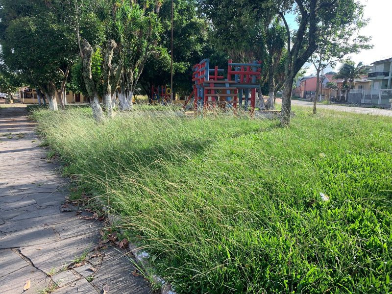 Usuários pedem manutenção em praça do bairro Dona Tereza