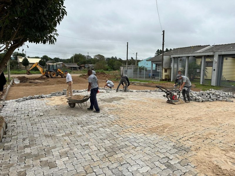 Rua Nilton Barbosa recebe pavimentação