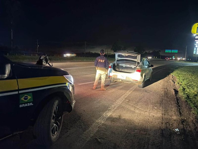 PRF prende casal de traficantes transportando cocaína e maconha em Eldorado do Sul