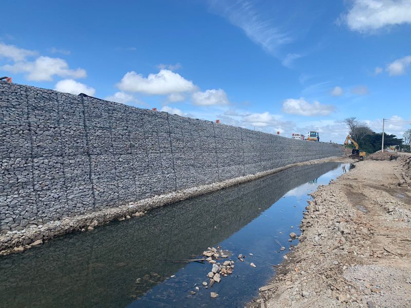 Camaquã: construção de ruas laterais intensifica obras de duplicação da BR-116