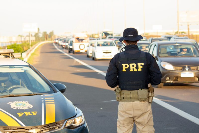 PRF alerta sobre a proibição do uso do acostamento na Freeway