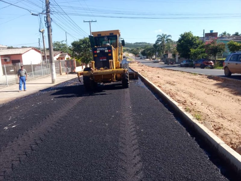 Prefeitura de Camaquã retoma pavimentação na rua Major João Meirelles