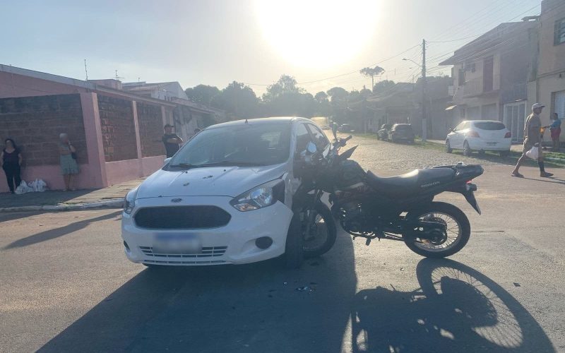 Colisão entre carro e moto deixa motociclista ferido em Camaquã. Foto Valério Weege | Acústica FM