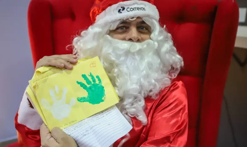 Camaquã: 95 cartinhas do Papai Noel aguardam por um padrinho