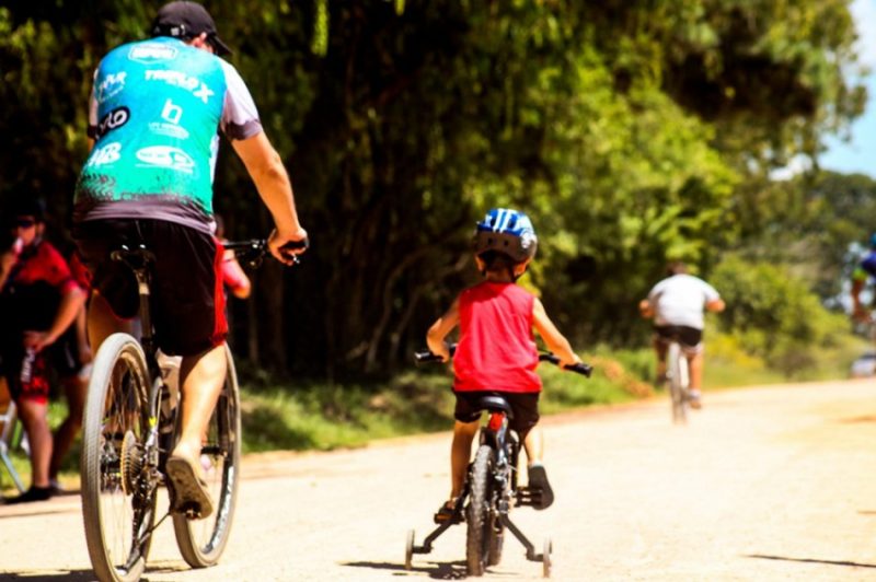 Motoristas também possuem o dever de cuidar de um trânsito seguro de bicicletas. Foto: Valesca Luz/Acústica FM