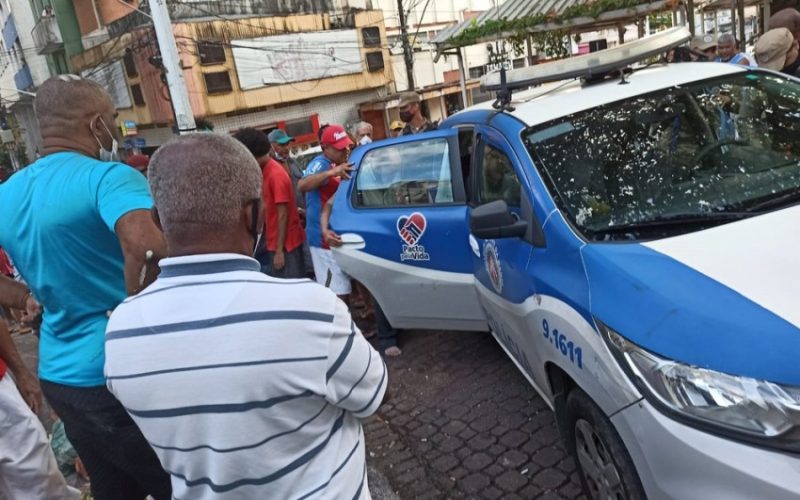 Suspeito sendo detido  Foto: Divulgação Polícia