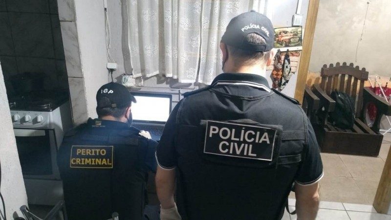 Policiais apreenderam inúmeros dispositivos de armazenamento. Foto: Divulgação