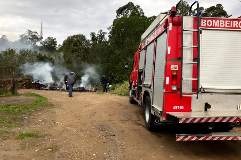 Atendimento a incêndio em resíduos em Camaquã. Foto: Valério Weege Arquivo/Acústica FM