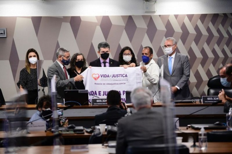 Uma das depoentes ficou sem pai e mãe, tornando-se responsável pelo irmão de 10 anos. Foto: Pedro França/Agência Senado