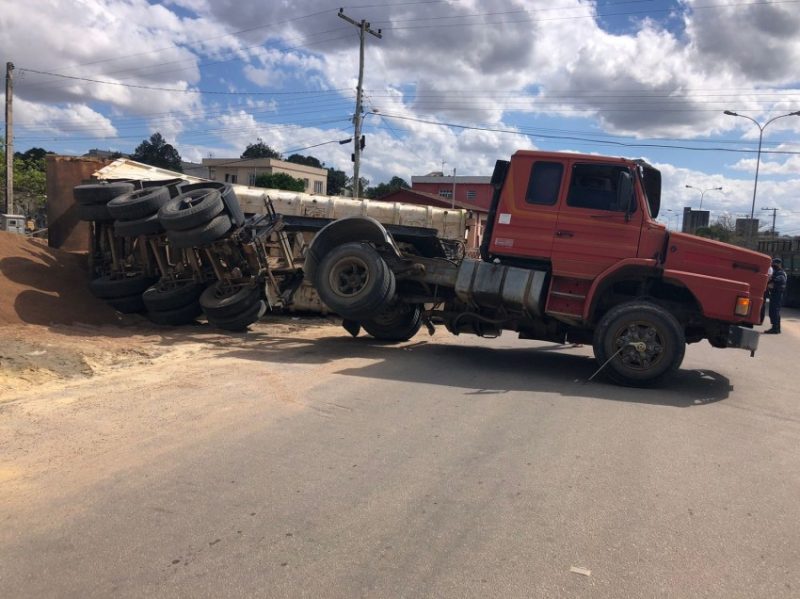 Como mesmo motorista e caminhão, este tipo de acidente já ocorreu 03 vezes. Fotos: Adílio Ratto Jr.