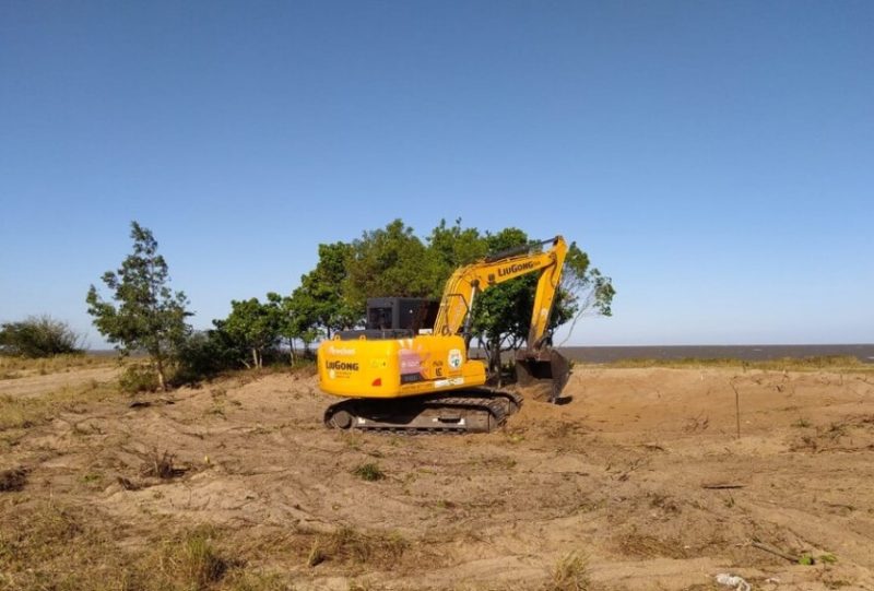 De acordo com o Poder Executivo, com a limpeza é possível tornar a Orla com maior atração Turística, dando mais extensão de Praia. Fotos: Divulgação