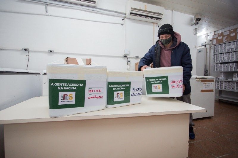 94% da população acima dos 18 anos e 68% dos adolescentes de 12 a 17 anos receberam ao menos uma dose. Foto: Felipe Dalla Valle/Palácio Piratini