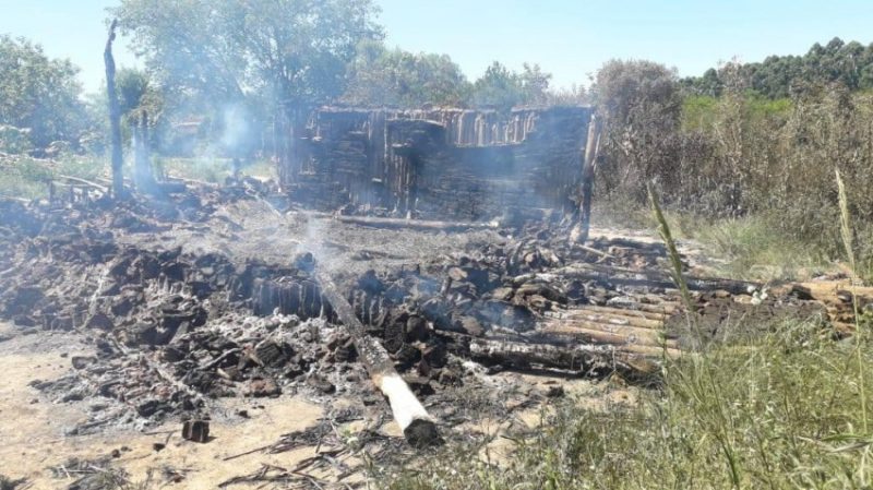 Famílias perderam tudo que tinham em incêndio nesta quarta-feira (24). Fotos: Reprodução