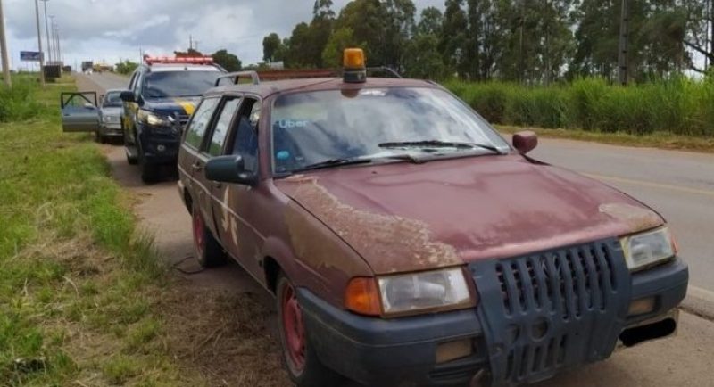 Série de irregularidades foram encontradas pela polícia no carro. Foto: Divulgação/PRF