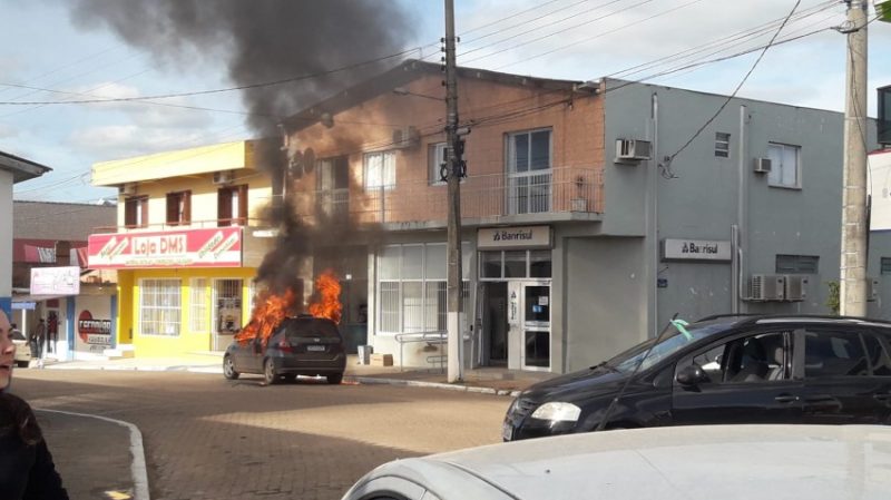 Imagens: Ouvinte/Acústica FM