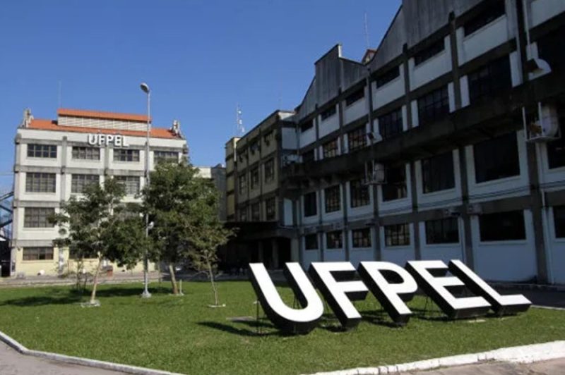 UFPEL lança edital para concurso para preencher 45 vagas de nível superior