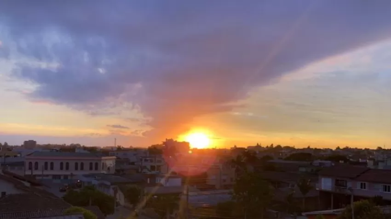 Pôr do sol visto dos estúdios da Rádio Acústica em Camaquã. Foto: Arquivo | Acústica FM