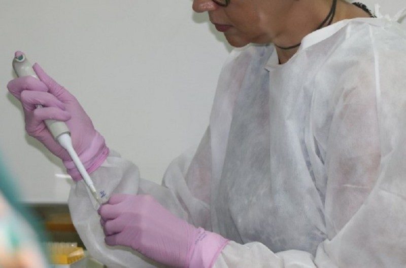 Laboratórios do Centro Estadual de Vigilância em Saúde ganham importância nacional na detecção de doenças infeciciosas. Foto: Divulgação