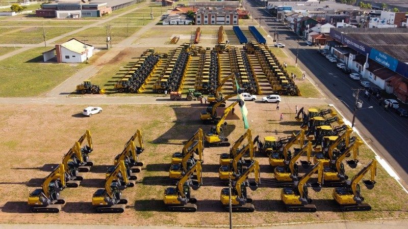 As máquinas auxiliarão nas ações de combate à estiagem e na recuperação e manutenção de estradas vicinais - Foto: Grégori Bertó/Secom