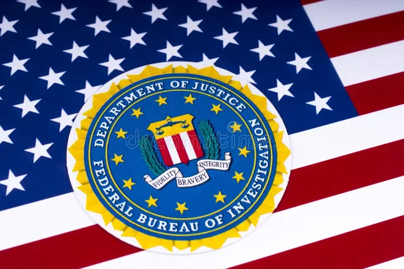 logotipo-do-fbi-e-bandeira-dos-eua-113157514