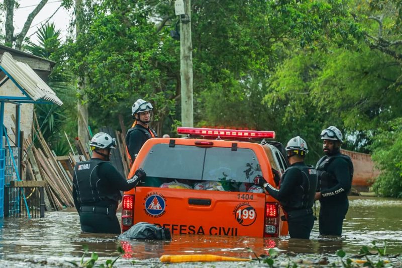 Buscas por desaparecidos em temporais do RS continuam