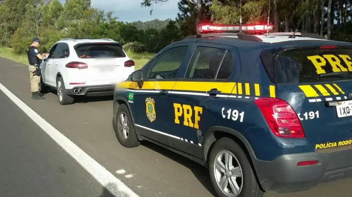 PRF flagra Porsche a 203 km/h na Freeway
