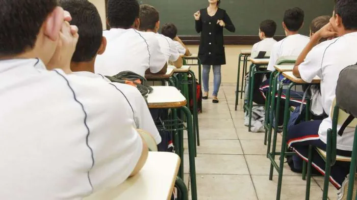 Sancionada lei que dá prioridade a professores para receber restituição do IR