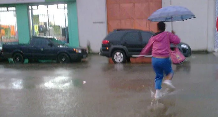 Inmet alerta para risco de temporal neste domingo no Estado